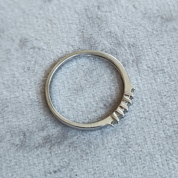 10k Diamond Ring 💍 VGUC Perfect for stacking! Size 6.25 - Picture 9 of 10